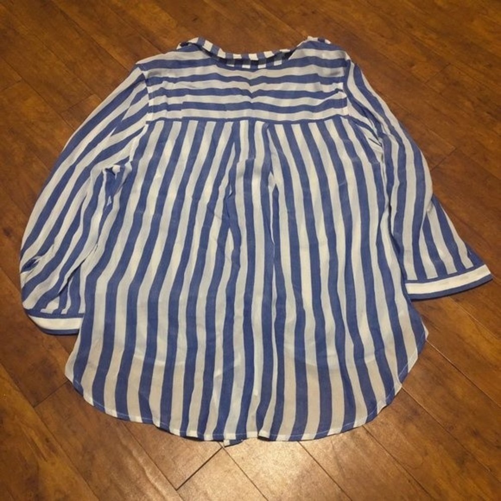 Vixbe Tie Front Top One Pocket Size Large - Picture 2 of 5